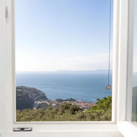 شقة Borgo Mezzo Monte With Concierge, Panoramic Sea Views And Rooftop Jacuzzi By Feeling Italy سورينتو
